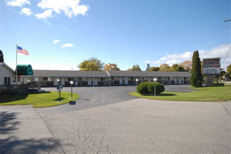 hotels near marne michigan